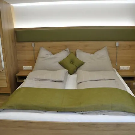 - Garni Mittelpunkt-europa Gmbh