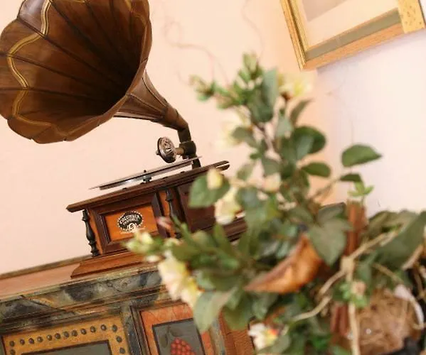 - Garni Mittelpunkt-europa Gmbh * 브라우나우 암 인