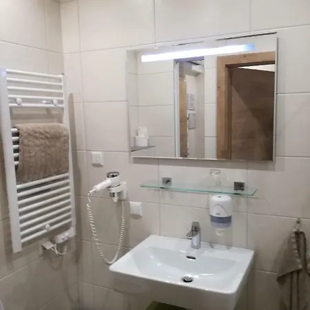 - Garni Mittelpunkt-europa Gmbh Braunau am Inn