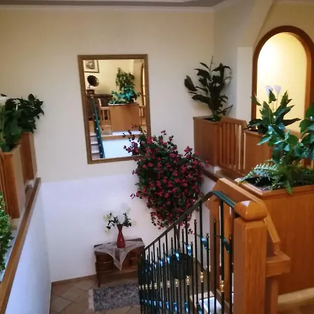 - Garni Mittelpunkt-europa Gmbh Hotel *