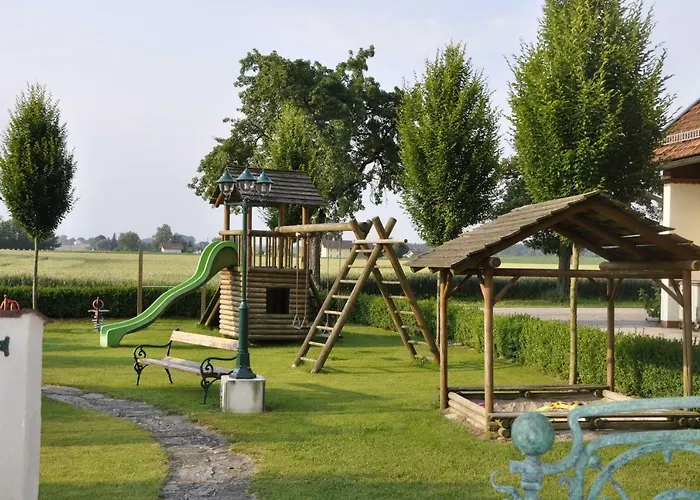 - Garni Mittelpunkt-europa Gmbh *