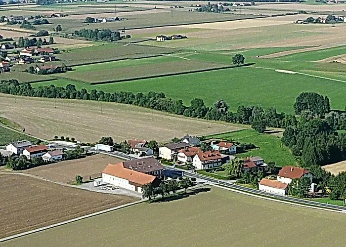 - Garni Mittelpunkt-europa Gmbh *